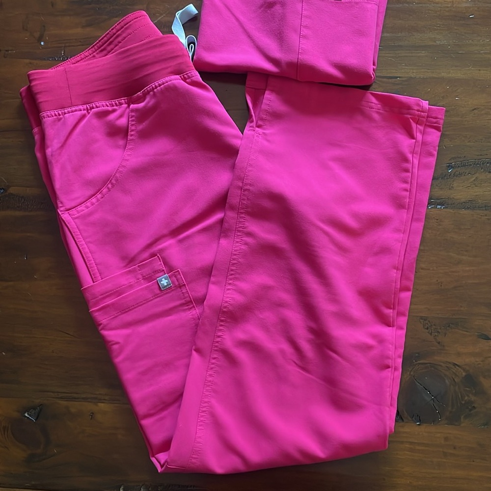 Figs  shocking pink scrub set xxs/ XSP